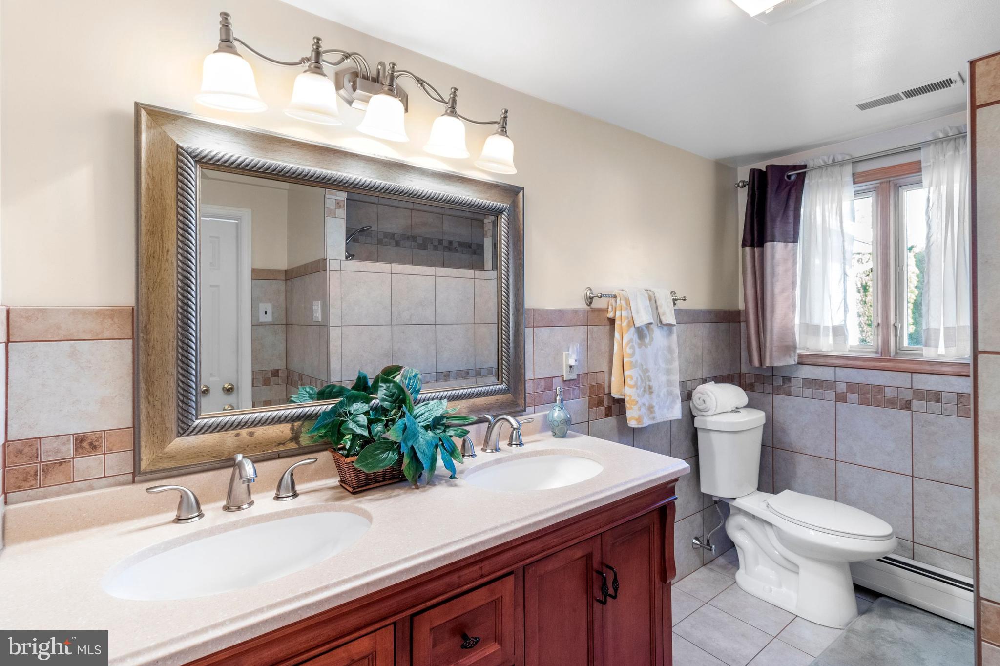 735 Roger Road Warminster, PA 18974 - Photo 26 of 33 Main Bathroom