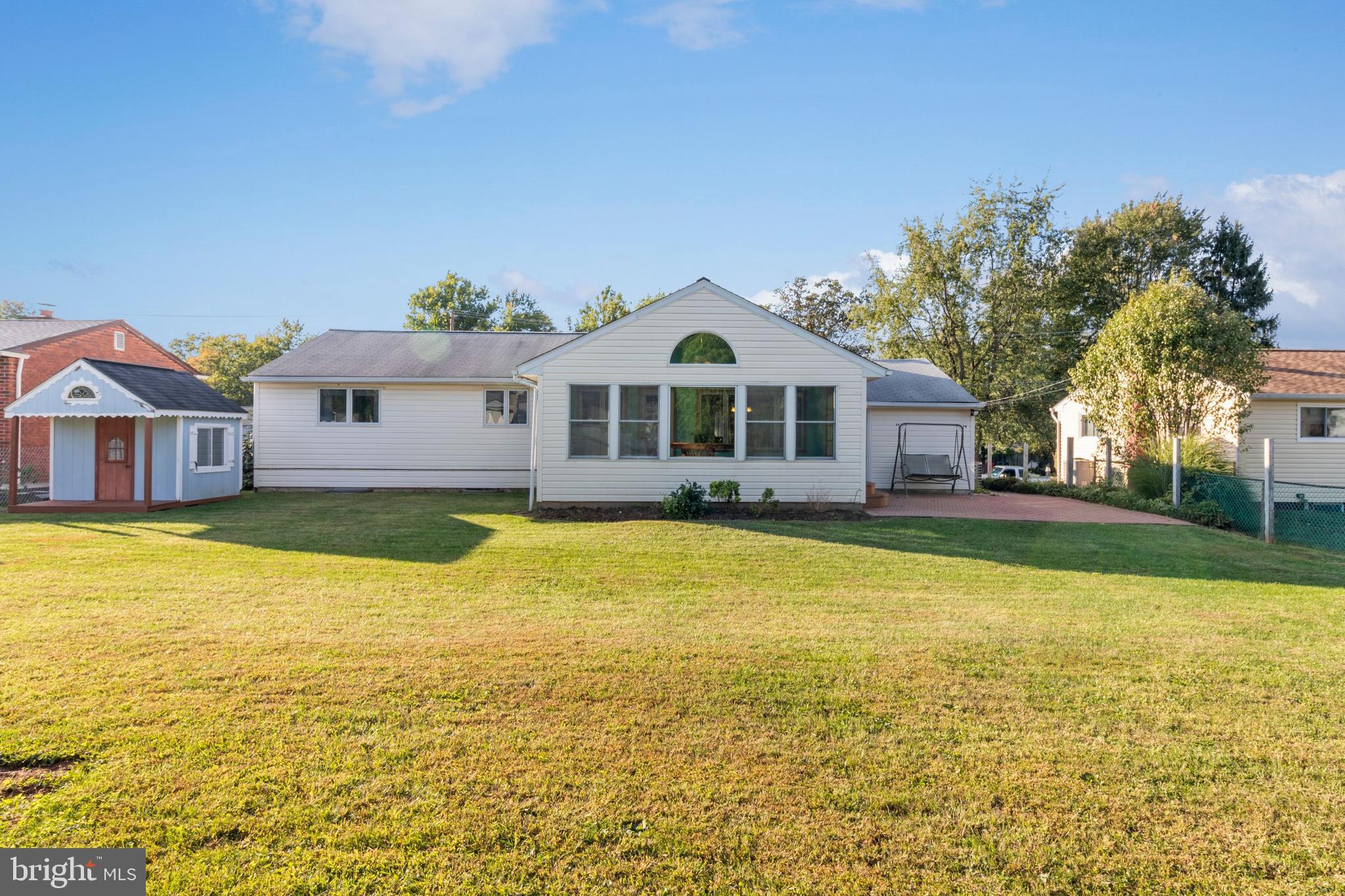 735 Roger Road Warminster, PA 18974 - Photo 5 of 33 Exterior Back