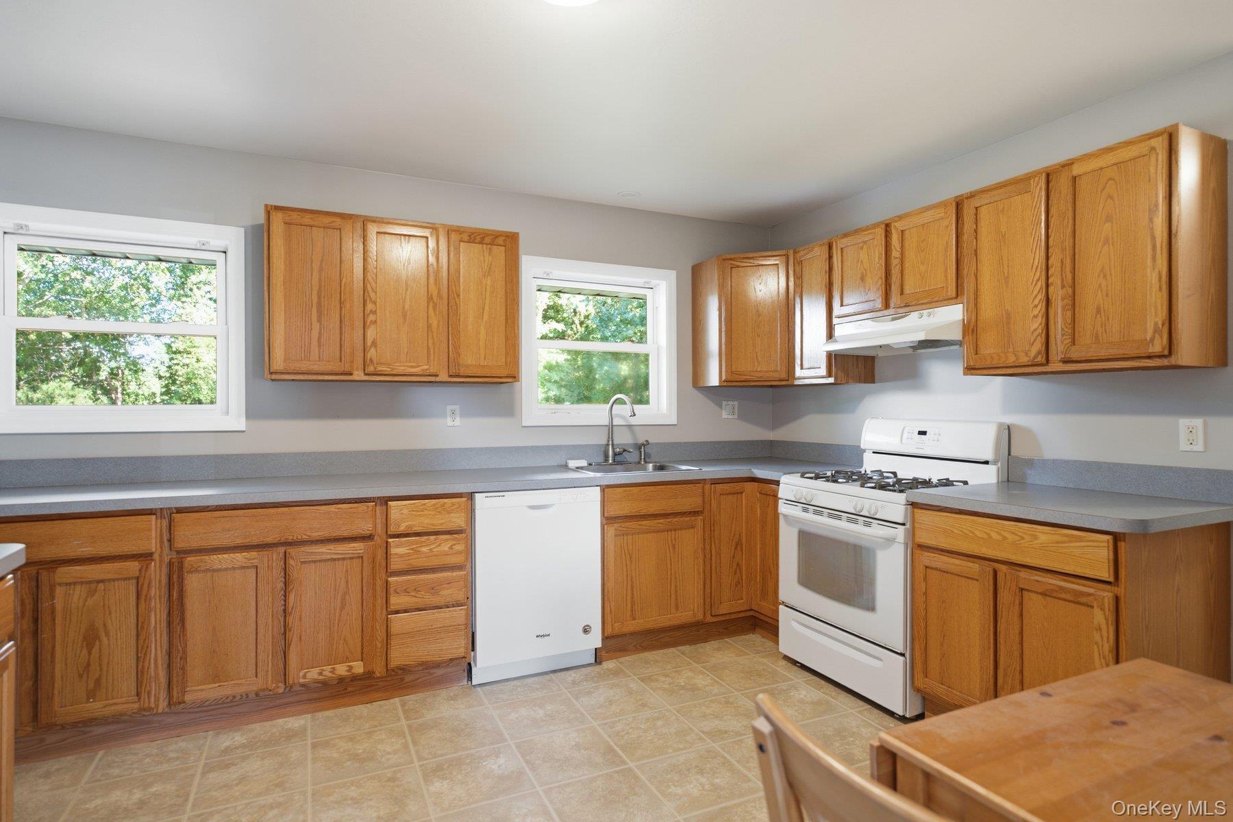 65 Holbrook Road Centereach, NY 11720 - Photo 8 of 28 Gallery Image 8