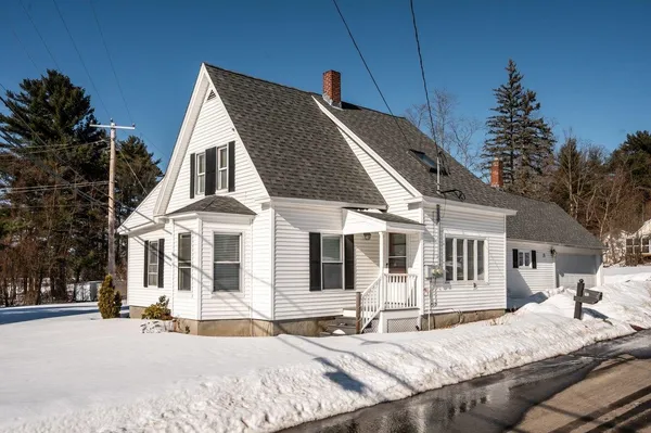 $425,000 | 202 Beacon Hill Road, Pembroke, NH 03275