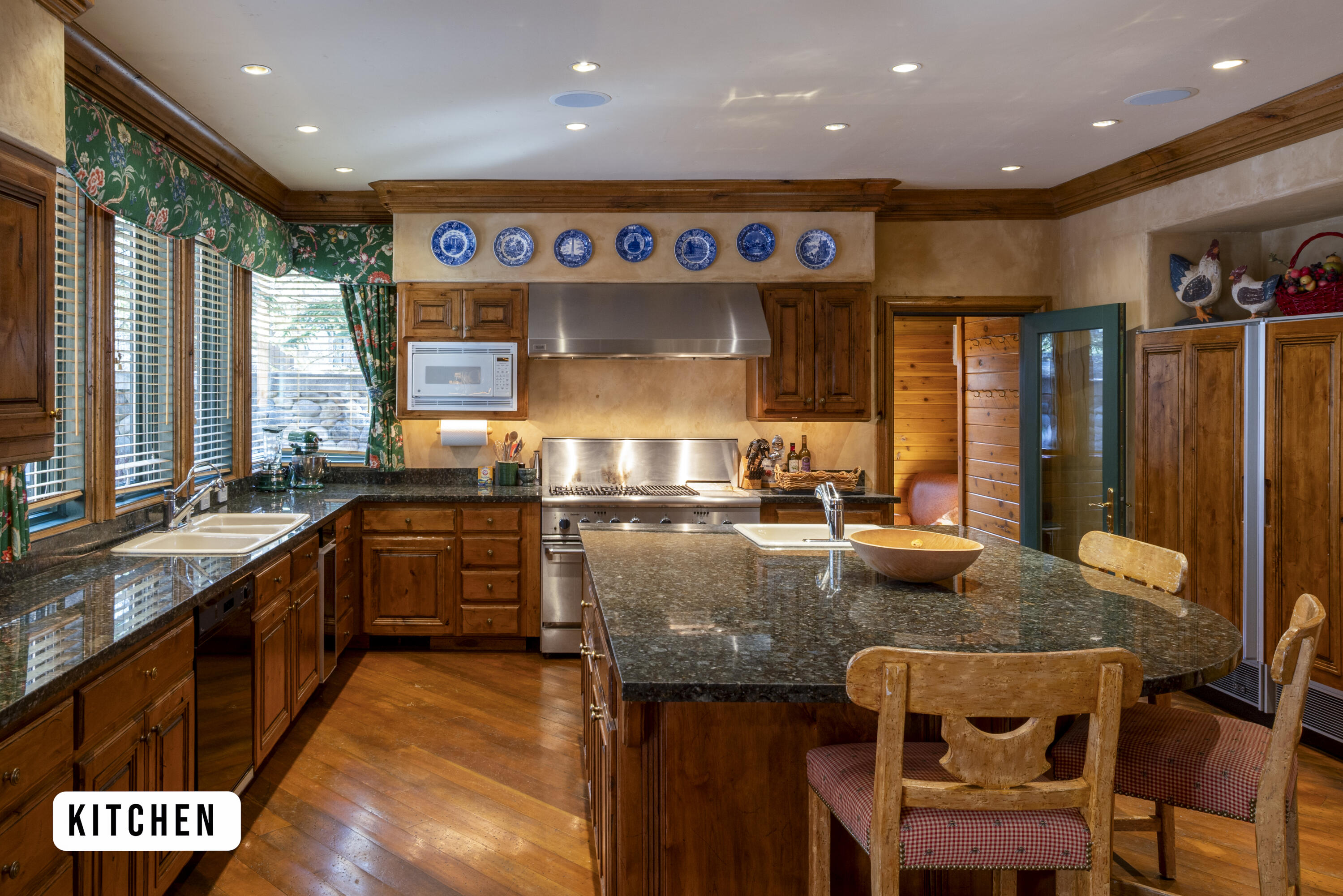 310 Manchester Court Ketchum, ID 83340 - Photo 8 of 31 Kitchen