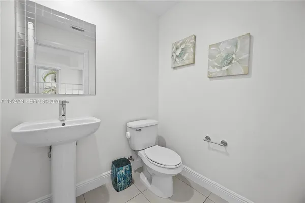 $735,000 | 2690 North Federal Highway, Unit 65, Boynton Beach, FL 33435