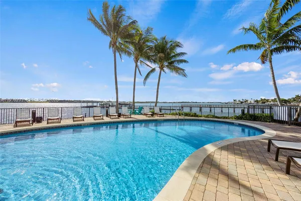 $799,000 | 2690 North Federal Highway, Unit 65, Boynton Beach, FL 33435