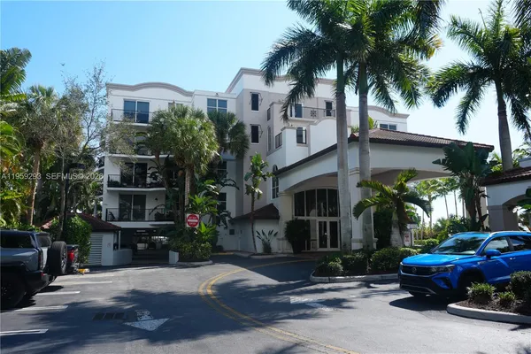 $735,000 | 2690 North Federal Highway, Unit 65, Boynton Beach, FL 33435