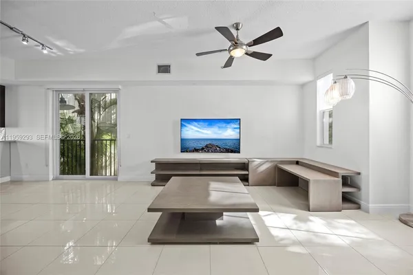 $735,000 | 2690 North Federal Highway, Unit 65, Boynton Beach, FL 33435
