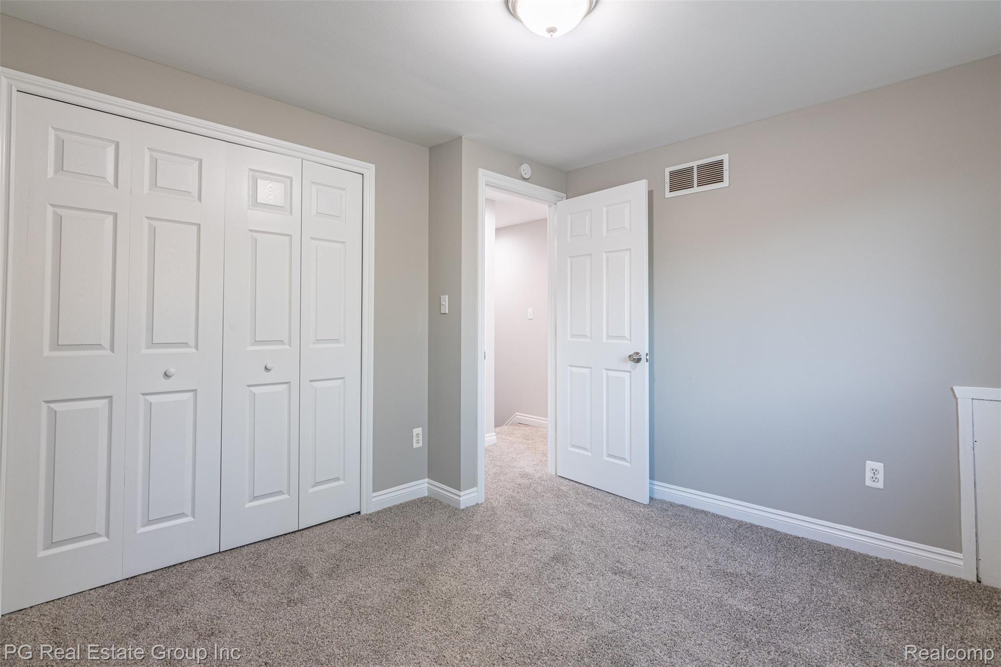 25803 Schoenherr Road Warren, MI 48089 - Photo 25 of 29 25803 Shoenherr Rd-27.jpg