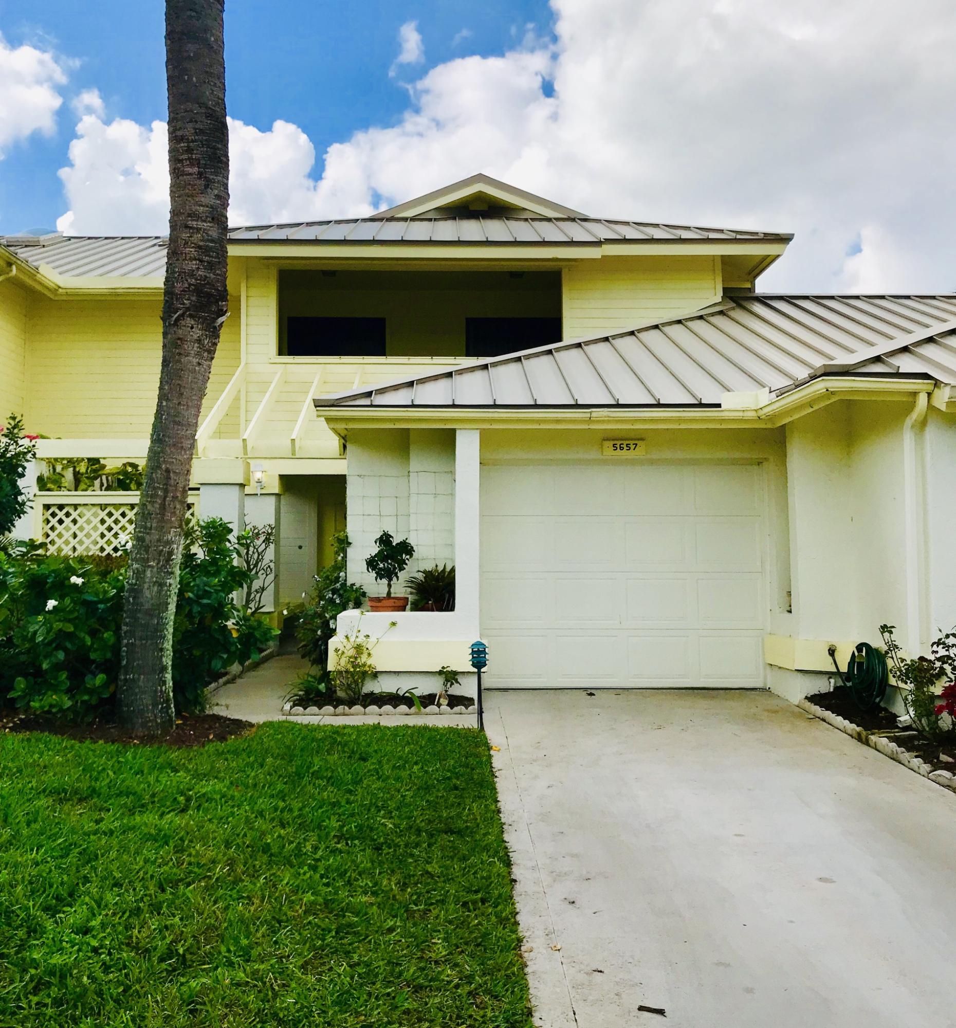 5657 Southeast Foxcross Place Stuart, FL 34997 - Photo 2 of 49 326D4C34-CC0D-4B1B-9DC8-08F728C1E8E5