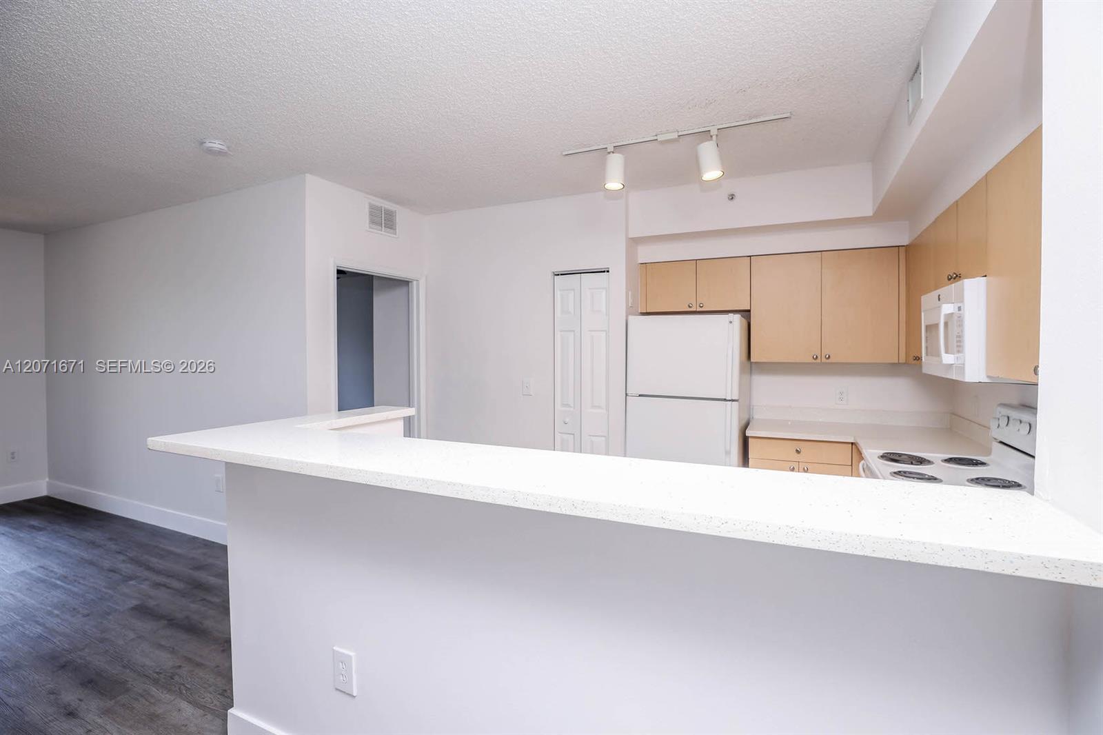 8050 North Nob Hill Road, Unit 106 Tamarac, FL 33321 - Photo 8 of 39 Gallery Image 8