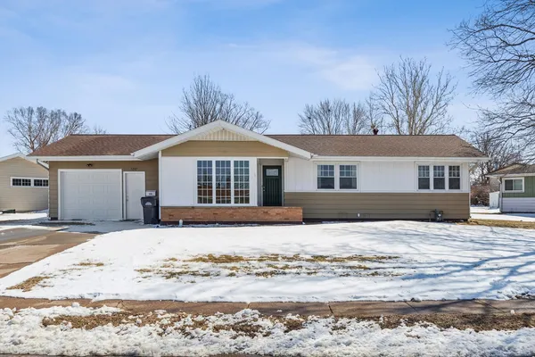 $189,900 | 1245 8th Avenue North, Clinton, IA 52732