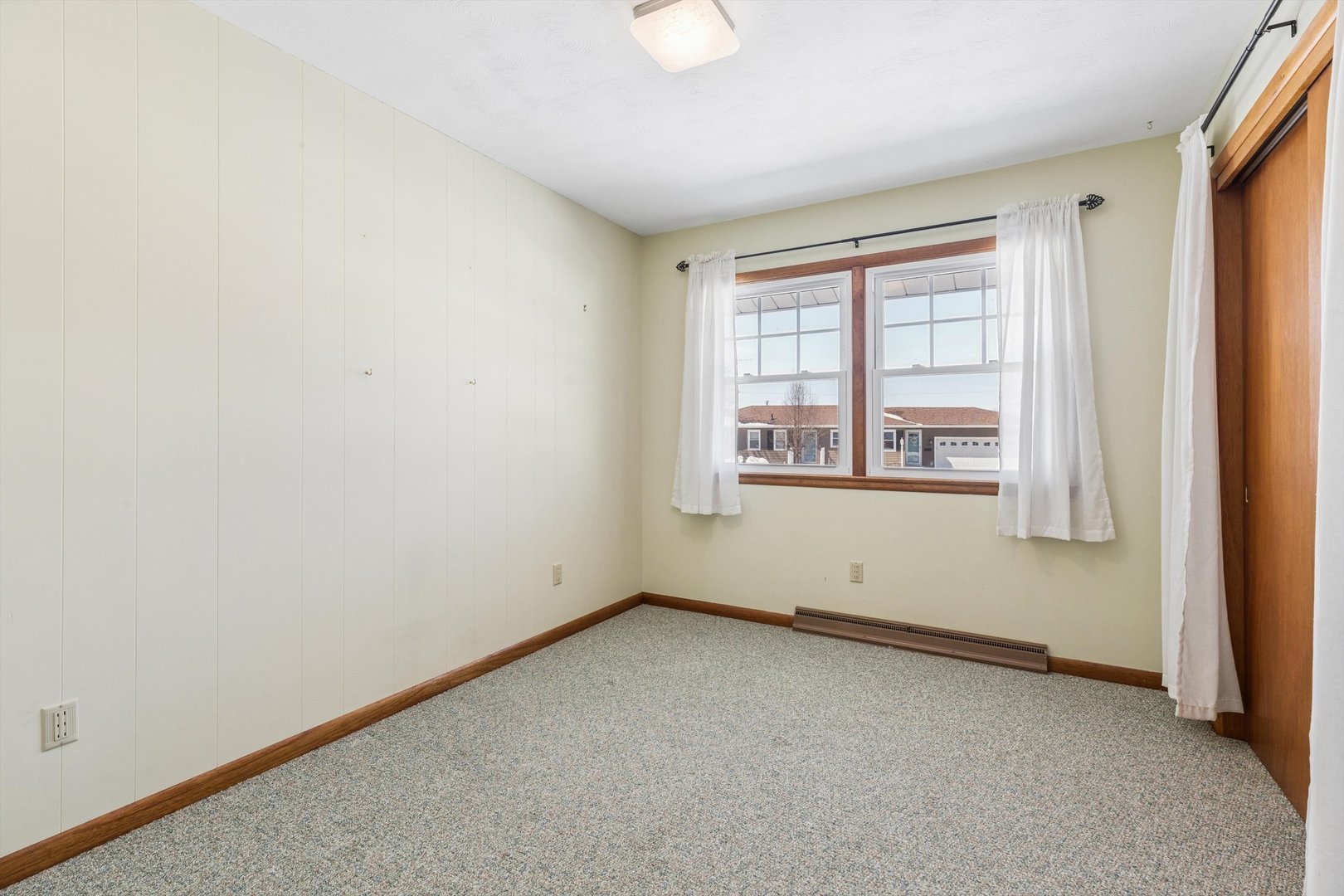 1245 8th Avenue North Clinton, IA 52732 - Photo 20 of 32 an empty room with a window