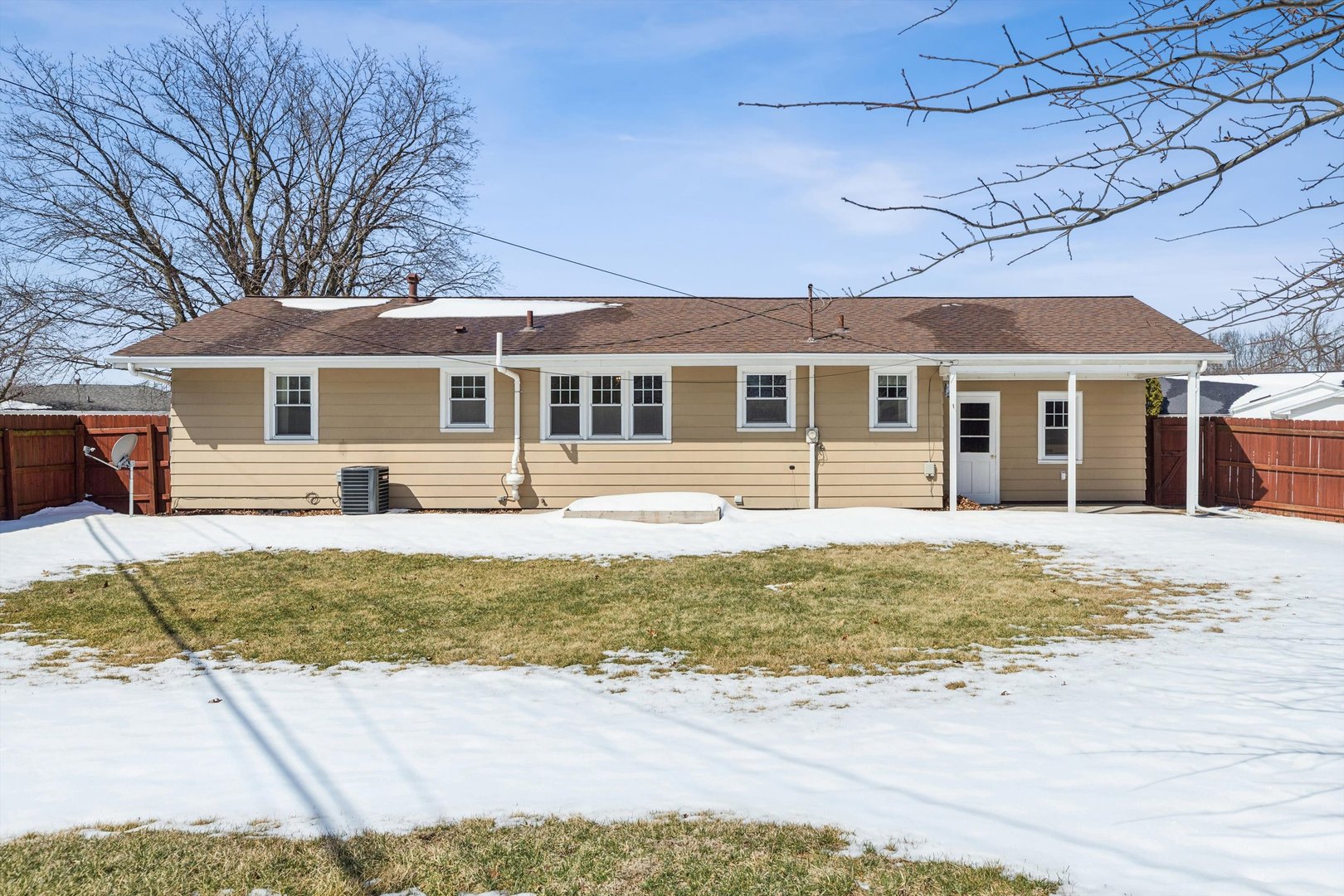 1245 8th Avenue North Clinton, IA 52732 - Photo 28 of 32 a front view of a house with a yard