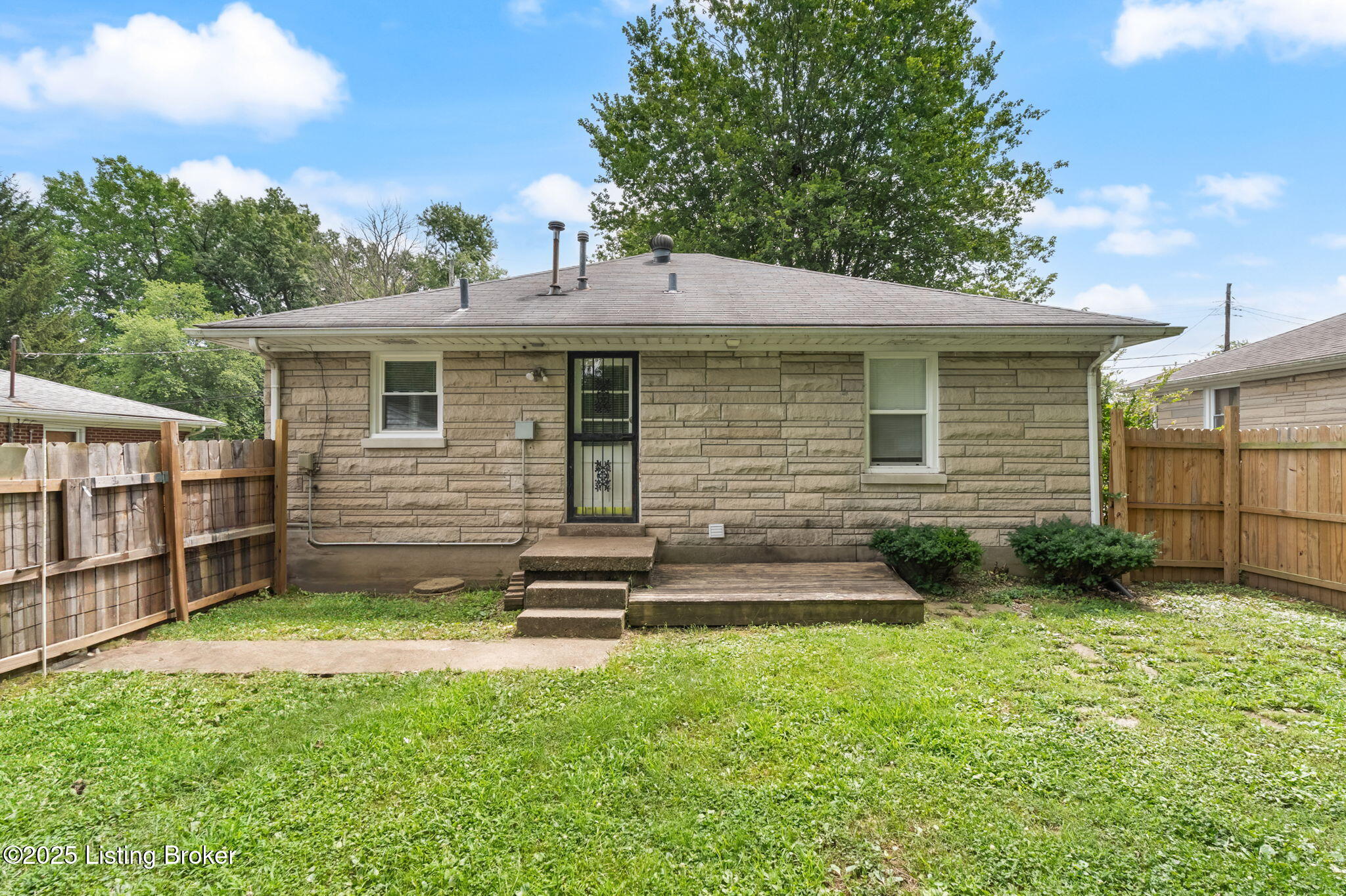 8138 Entrance Road Louisville, KY 40258 - Photo 20 of 23 6-Entrance-16