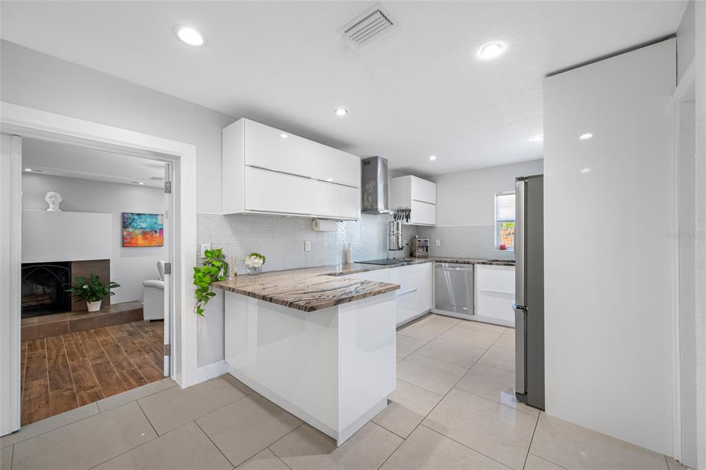 2212 Northeast Coachman Road Clearwater, FL 33765 - Photo 20 of 67