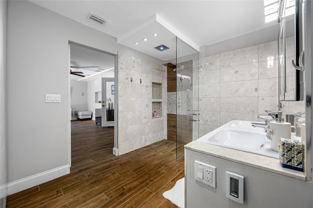 2212 Northeast Coachman Road Clearwater, FL 33765 - Photo 31 of 67