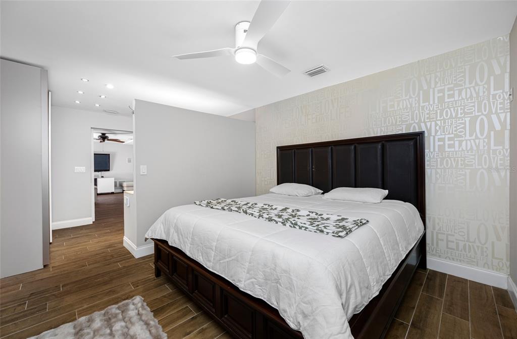 2212 Northeast Coachman Road Clearwater, FL 33765 - Photo 35 of 67