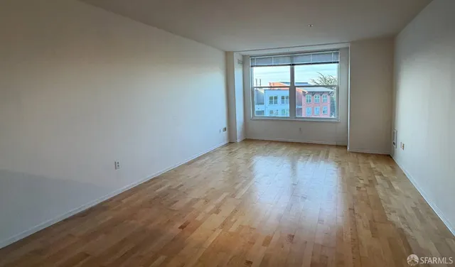 a view of entryway with a floor to ceiling window