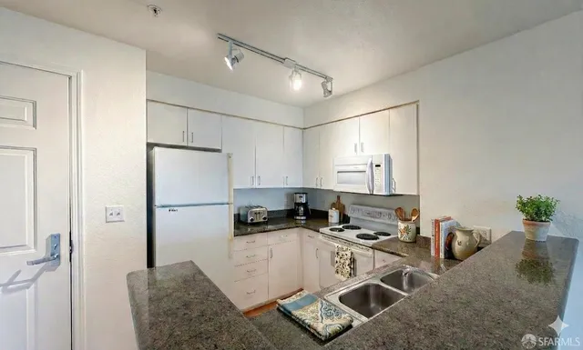 $529,900 | 8300 Oceanview Terrace, Unit 209, San Francisco, CA 94132