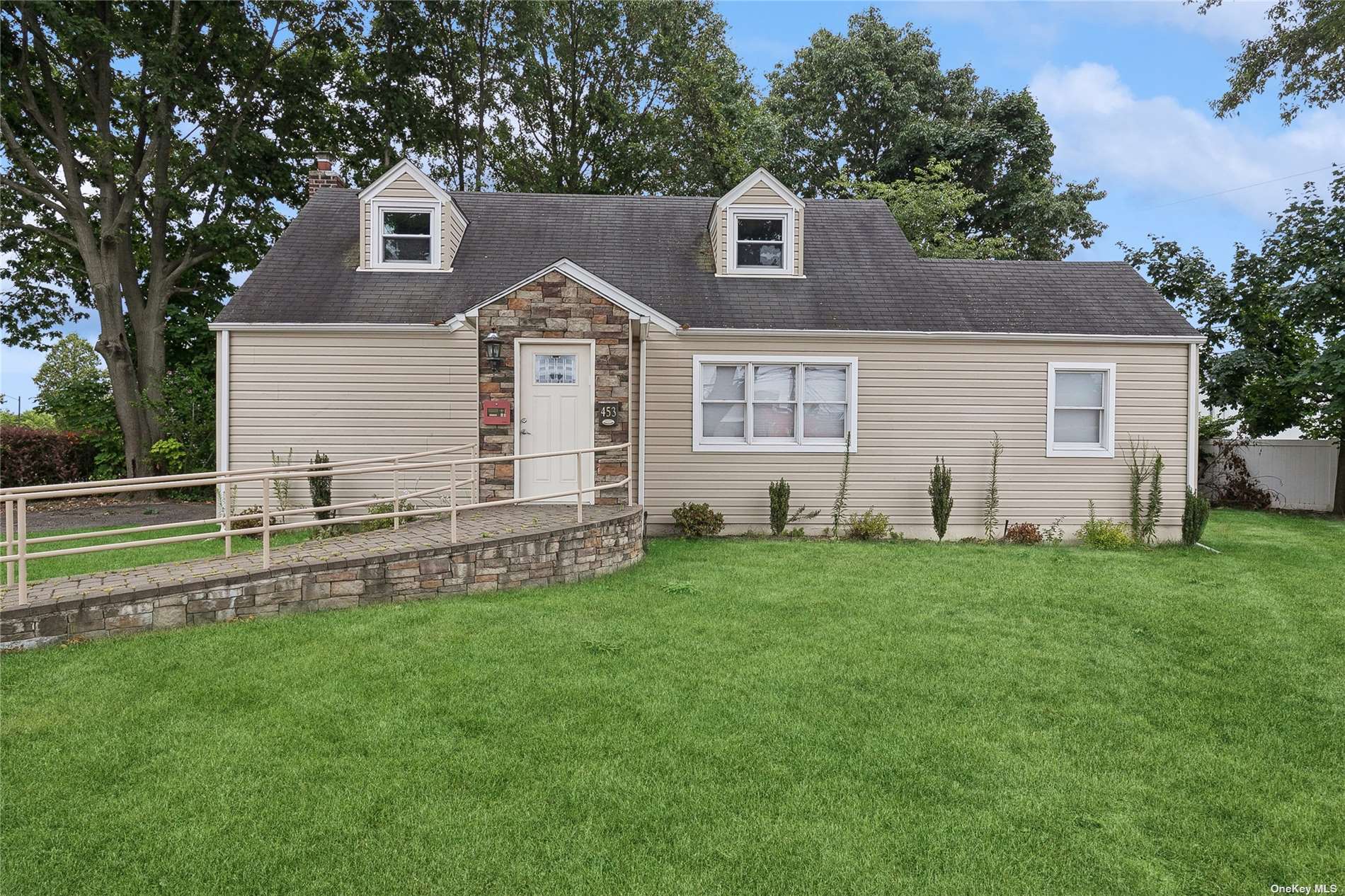 453 South Oyster Bay Road, Plainview, NY 11803 Compass