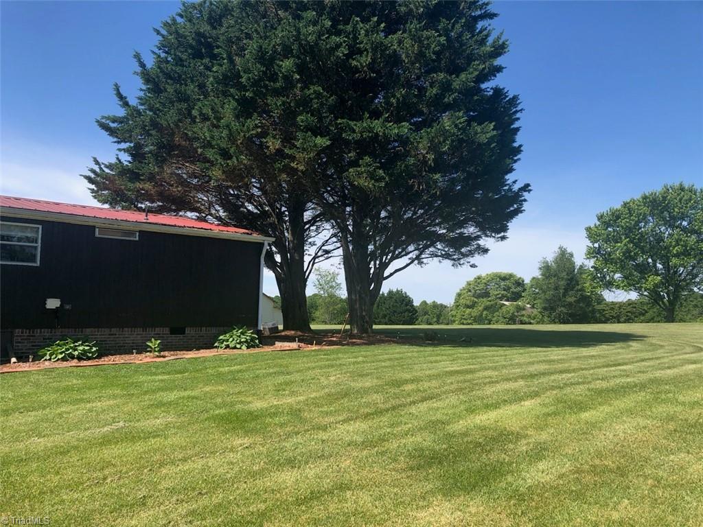 228 Kermit Lewis Road Pilot Mountain, NC 27041 - Photo 4 of 38