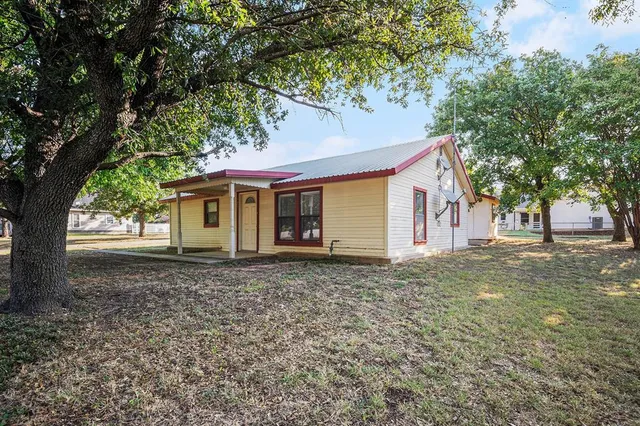 $225,000 | 720 North Ave A, Springtown, TX 76082