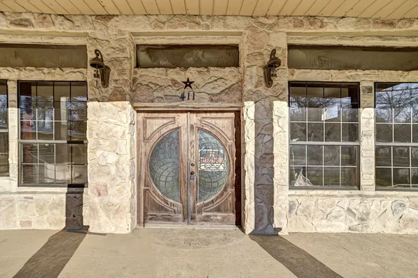 $279,900 | 411 Kaufman Street, Newton, TX 75966