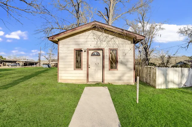 $279,900 | 411 Kaufman Street, Newton, TX 75966