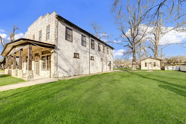 $279,900 | 411 Kaufman Street, Newton, TX 75966