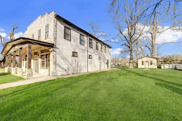 $279,900 | 411 Kaufman Street, Newton, TX 75966