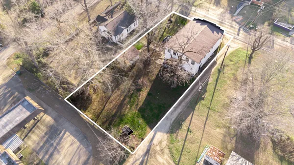 $279,900 | 411 Kaufman Street, Newton, TX 75966