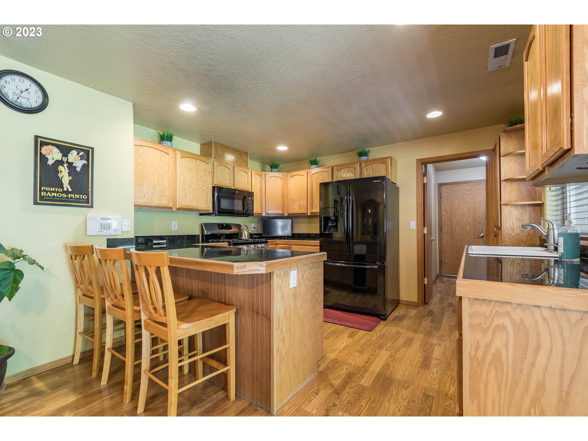 928 South 67th Street Springfield, OR 97478 - Photo 5 of 27