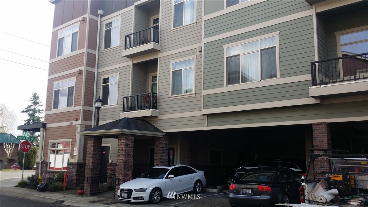 4005 Northeast 3rd Place, Unit C Renton, WA 98056 - Photo 22 of 24 Gallery Image 22