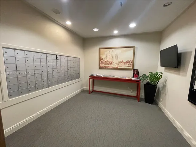 a view of livingroom with furniture
