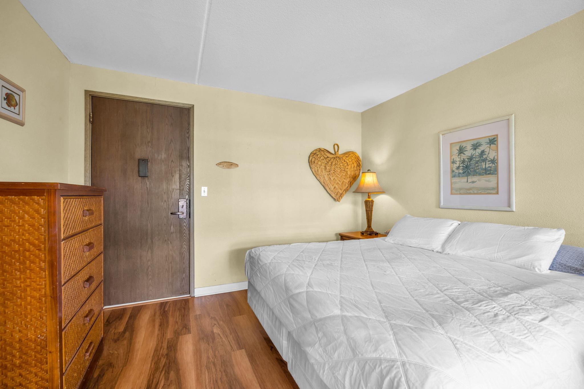 2531 South Kihei Road, Unit C620 Kihei, HI 96753 - Photo 14 of 38 a bedroom with a large bed and a chandelier