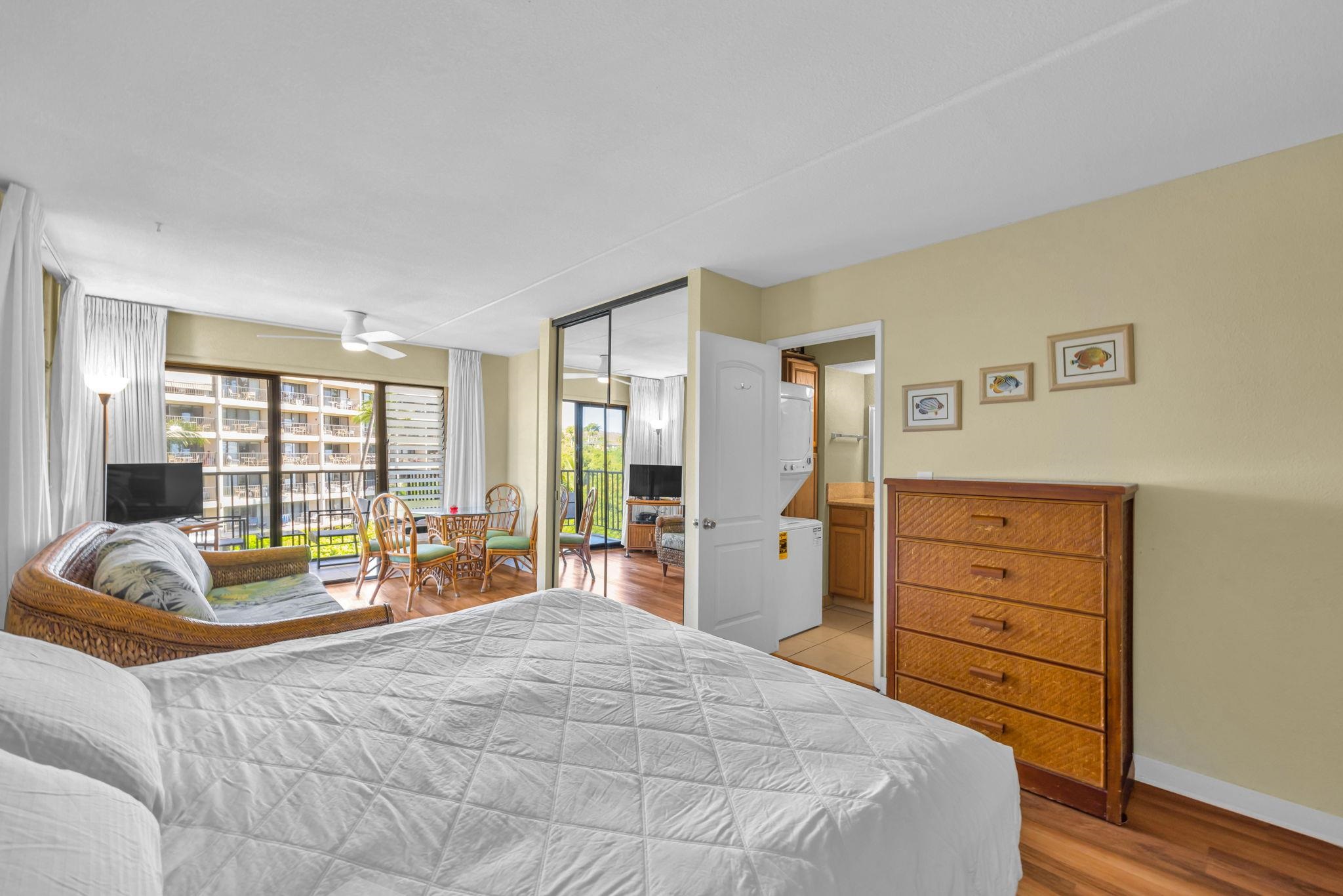 2531 South Kihei Road, Unit C620 Kihei, HI 96753 - Photo 16 of 38 a bedroom with a bed and a large window