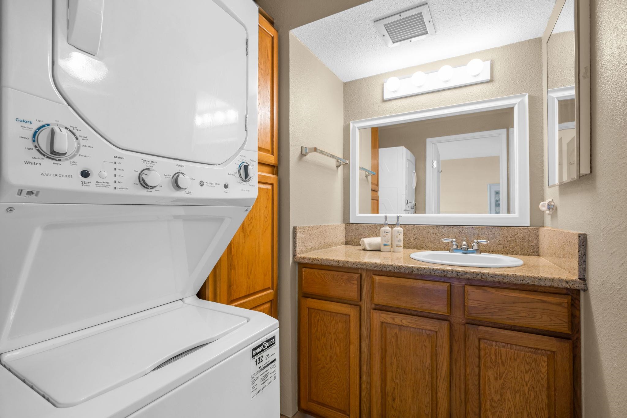 2531 South Kihei Road, Unit C620 Kihei, HI 96753 - Photo 17 of 38 a bathroom with a sink and a mirror