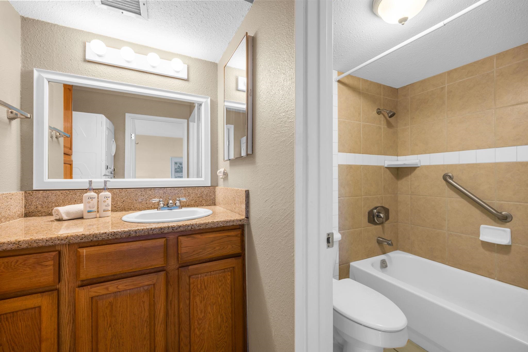 2531 South Kihei Road, Unit C620 Kihei, HI 96753 - Photo 18 of 38 a bathroom with a toilet a sink and a mirror