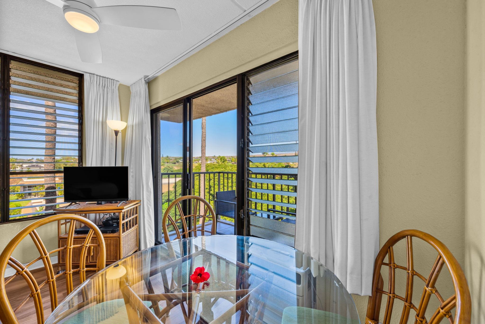 2531 South Kihei Road, Unit C620 Kihei, HI 96753 - Photo 24 of 38 a view of a livingroom with workspace and a window