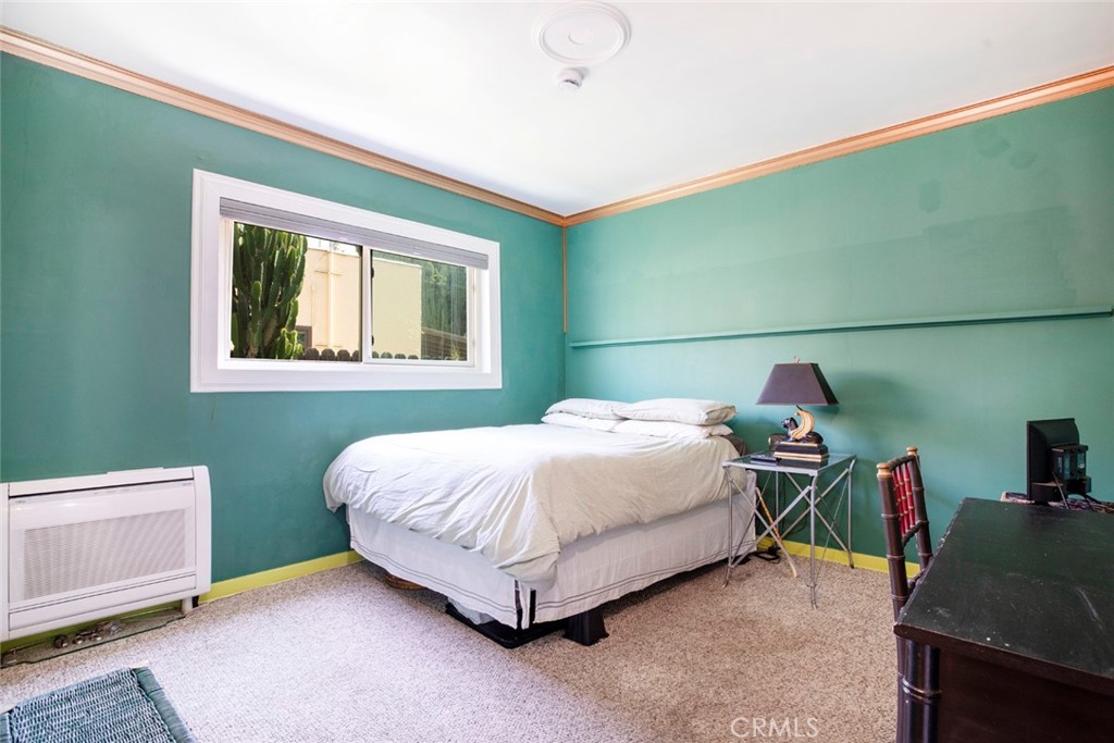 1130 Park Avenue Glendale, CA 91205 - Photo 22 of 75 a bedroom with a bed and a window