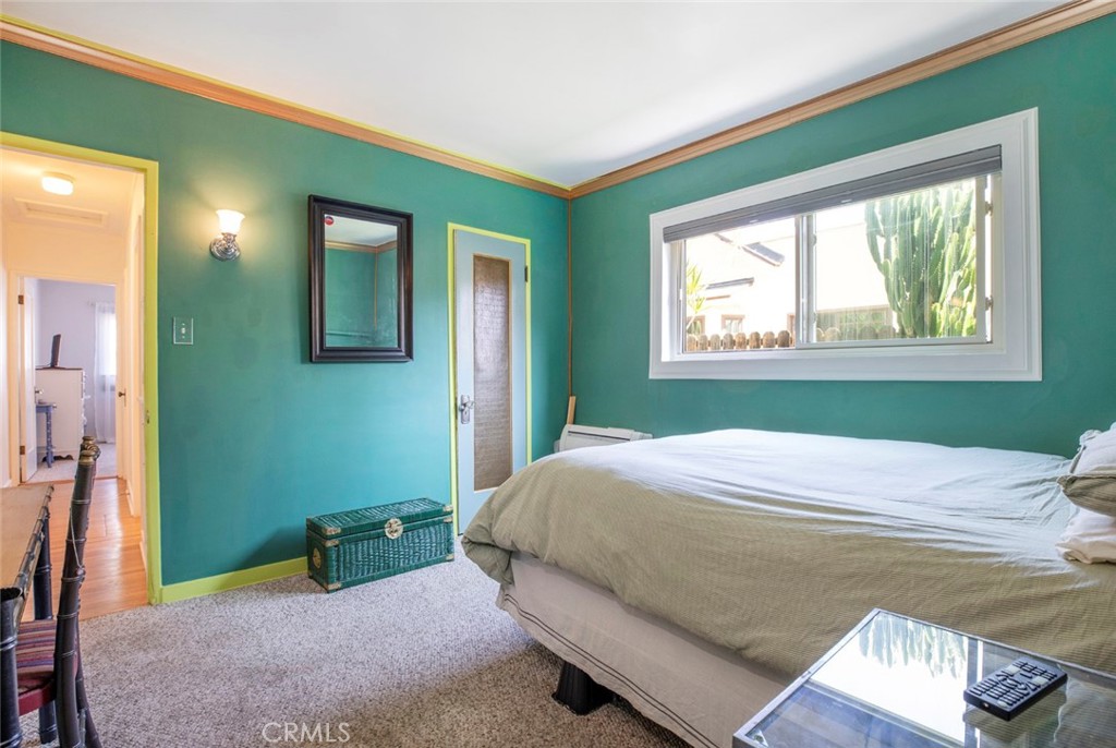 1130 Park Avenue Glendale, CA 91205 - Photo 23 of 75 a bedroom with a bed and a window