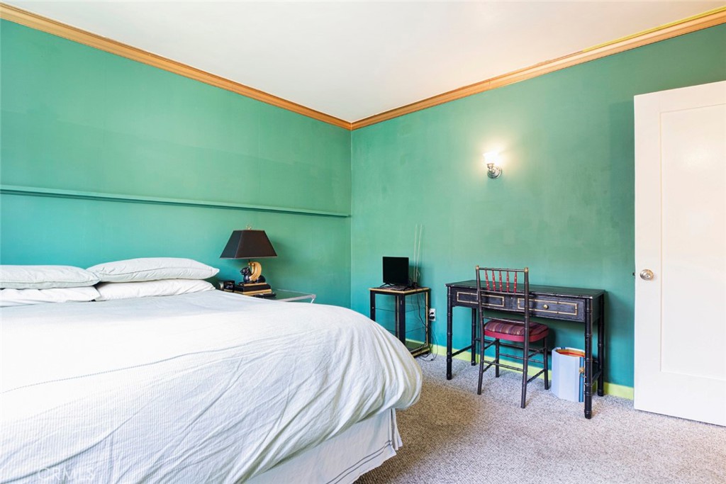1130 Park Avenue Glendale, CA 91205 - Photo 24 of 75 a bedroom with a bed and a table