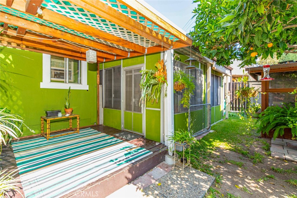 1130 Park Avenue Glendale, CA 91205 - Photo 41 of 75 a yellow bench sitting in front of a house