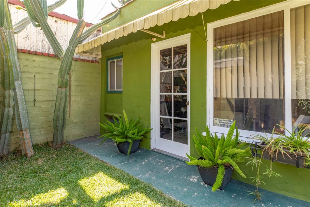 1130 Park Avenue Glendale, CA 91205 - Photo 59 of 75 a view of a house with a potted plant and a window