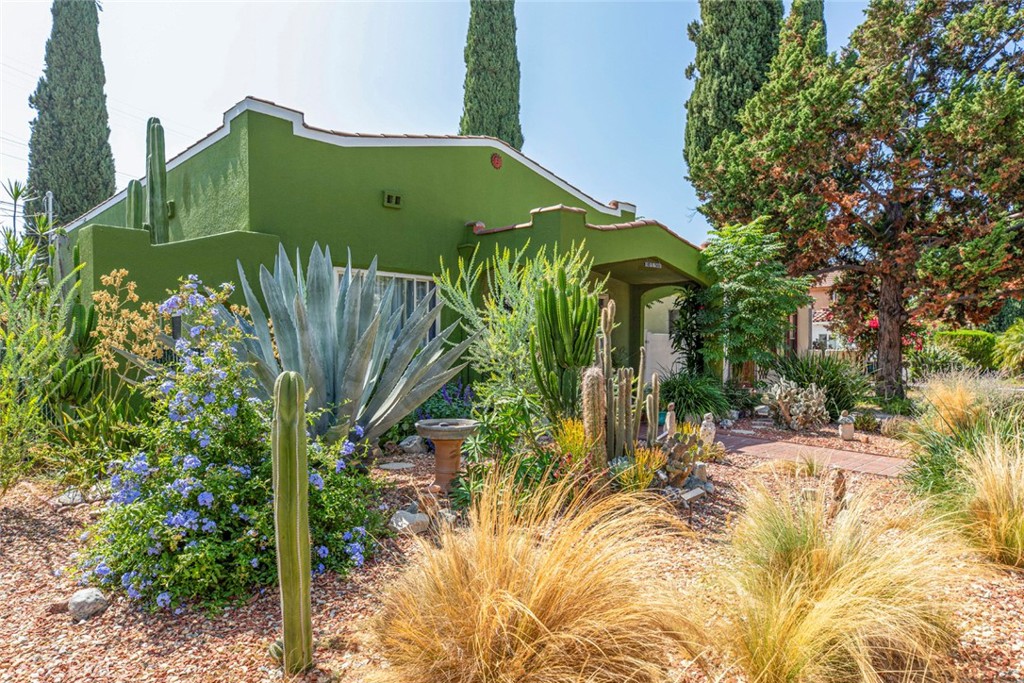 1130 Park Avenue Glendale, CA 91205 - Photo 64 of 75 a view of a garden
