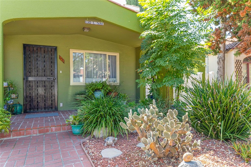 1130 Park Avenue Glendale, CA 91205 - Photo 7 of 75 a front view of a house with garden