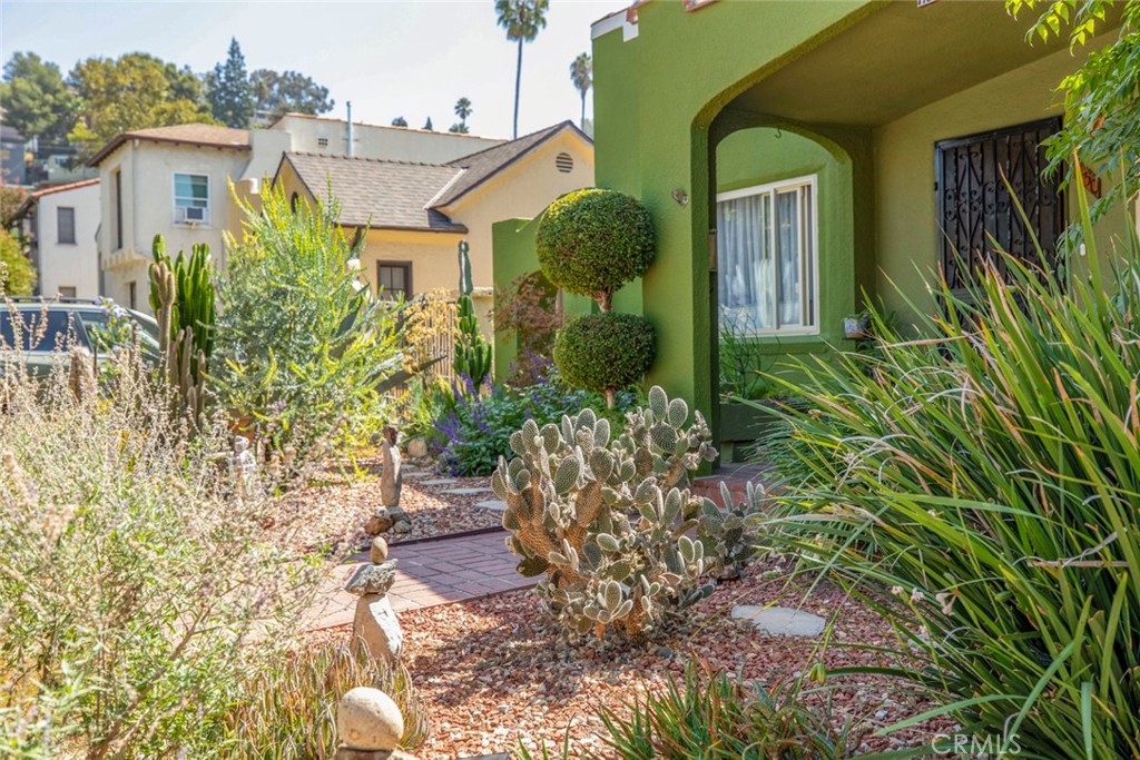 1130 Park Avenue Glendale, CA 91205 - Photo 8 of 75 a front view of a house with a yard