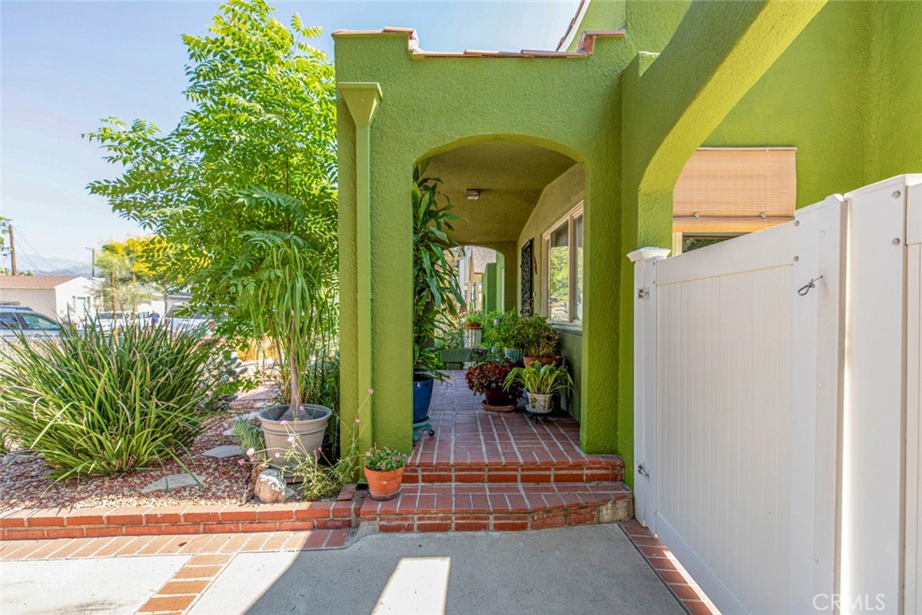1130 Park Avenue Glendale, CA 91205 - Photo 9 of 75 a house view with a outdoor space