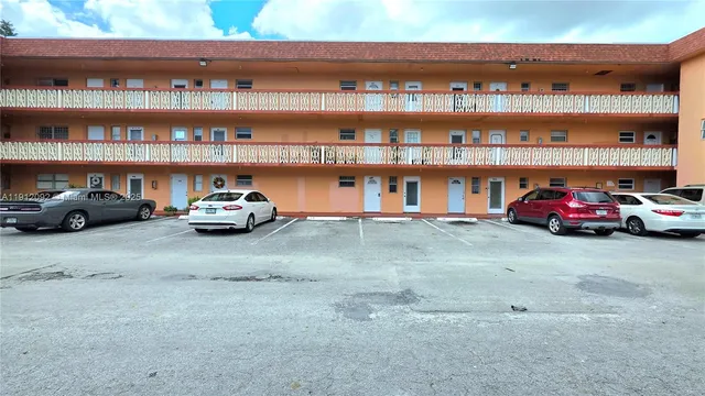 $129,900 | 18900 Northeast 3rd Court, Unit 520, Miami, FL 33179
