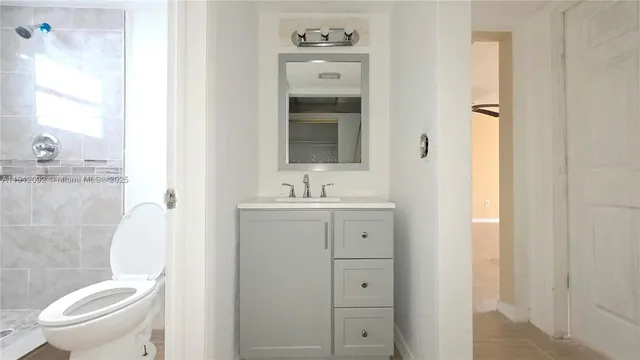 $129,900 | 18900 Northeast 3rd Court, Unit 520, Miami, FL 33179