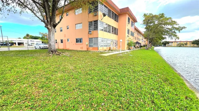 $129,900 | 18900 Northeast 3rd Court, Unit 520, Miami, FL 33179