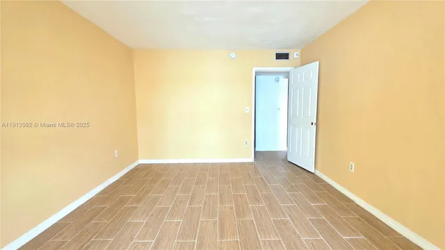 $129,900 | 18900 Northeast 3rd Court, Unit 520, Miami, FL 33179